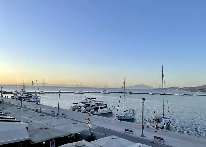 Marine With Sea & Port View! Daire