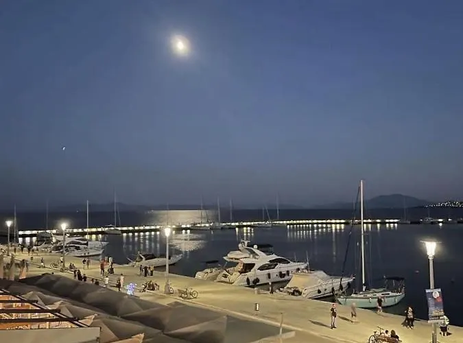 Daire Marine With Sea & Port View! *