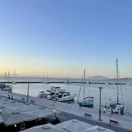 Marine With Sea & Port View! דירה