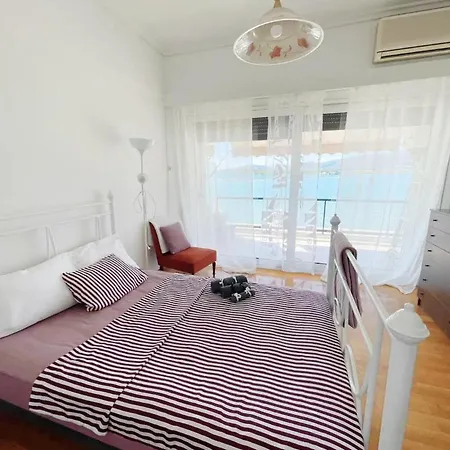 Marine With Sea & Port View! Apartment