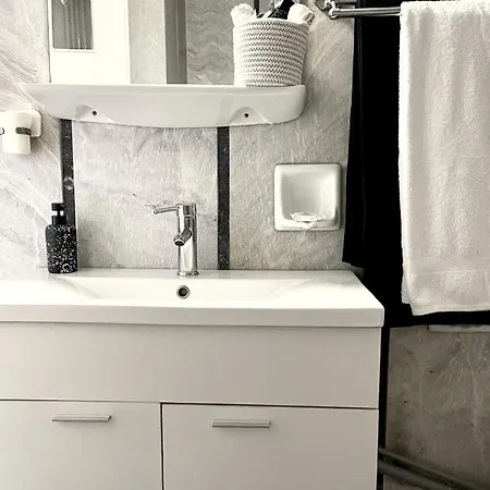 شقة Marine With Sea & Port View!