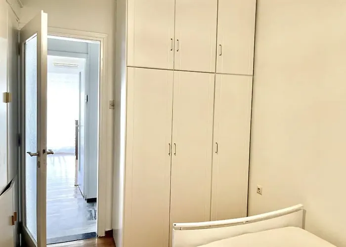 Marine With Sea & Port View! *