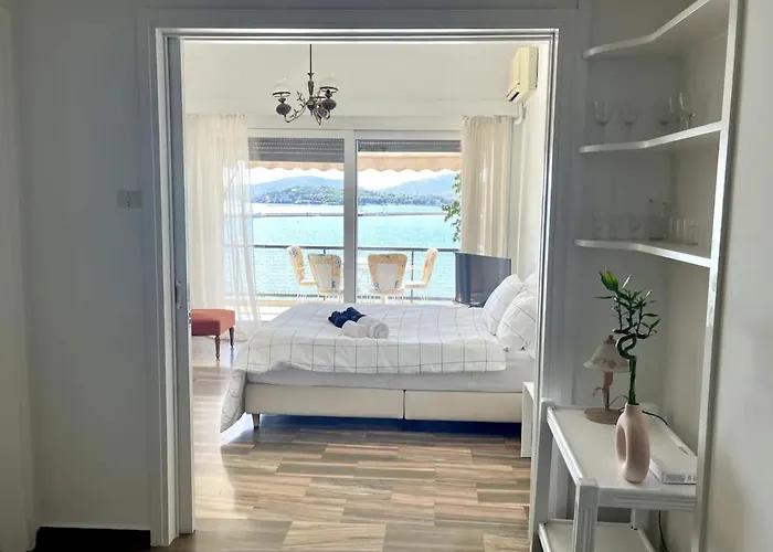 Marine With Sea & Port View! *